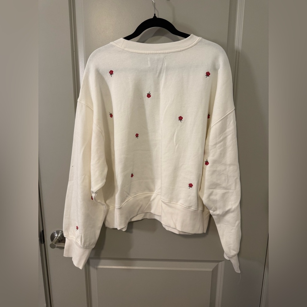 🥀 SUPER SOFT! 🥀 Old Navy Ivory Sweater with Red Floral Accents - Picture 4 of 4